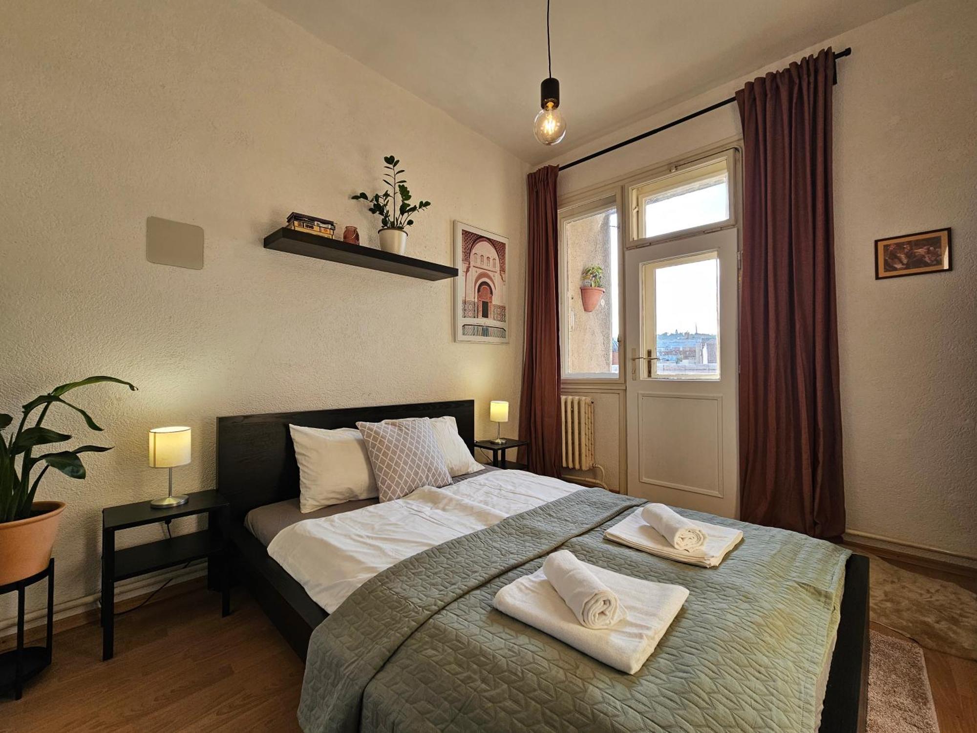 Stone Square Apartment Братислава Экстерьер фото